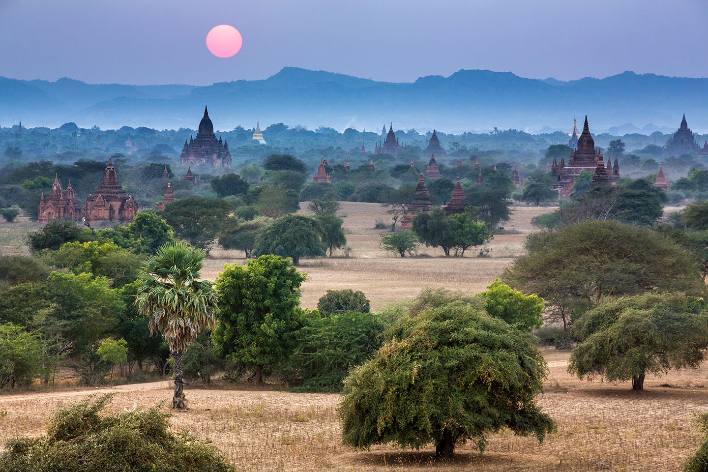Bagan sunrise with beautiful temples